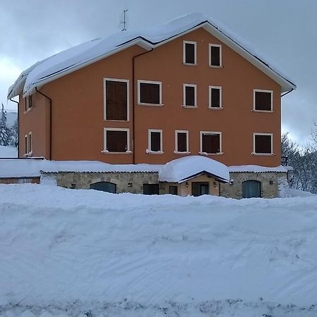 Hotel Il Ghiro オヴィンドリ エクステリア 写真