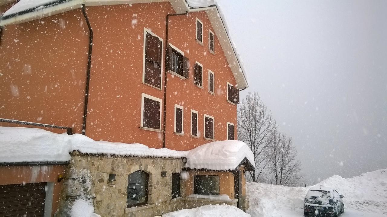 Hotel Il Ghiro オヴィンドリ エクステリア 写真