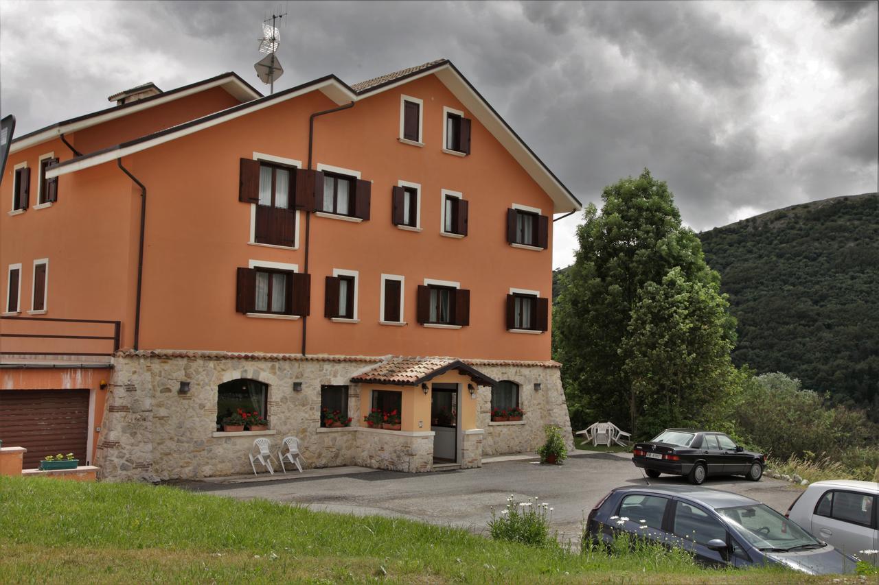 Hotel Il Ghiro オヴィンドリ エクステリア 写真