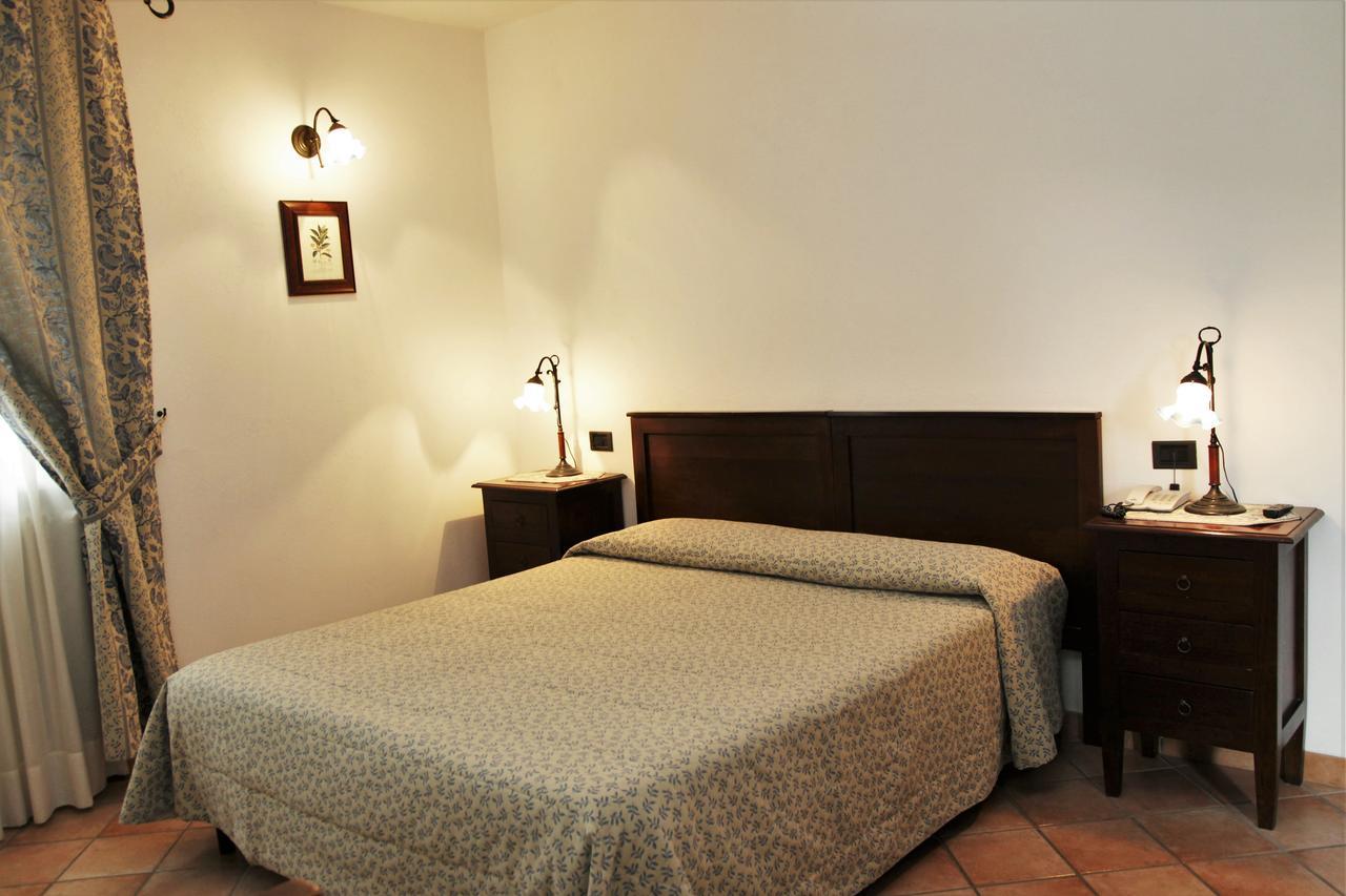 Hotel Il Ghiro オヴィンドリ エクステリア 写真