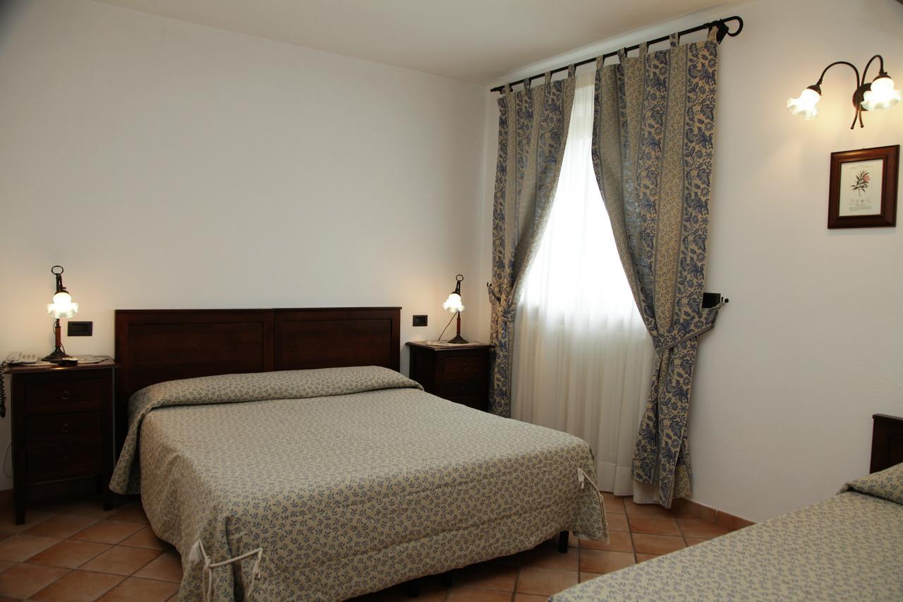 Hotel Il Ghiro オヴィンドリ エクステリア 写真